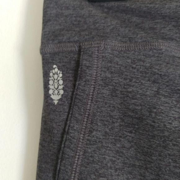 Free People Infinity High Waisted Cutout Crop Leggings Charcoal Heather Size L - Picture 4 of 8